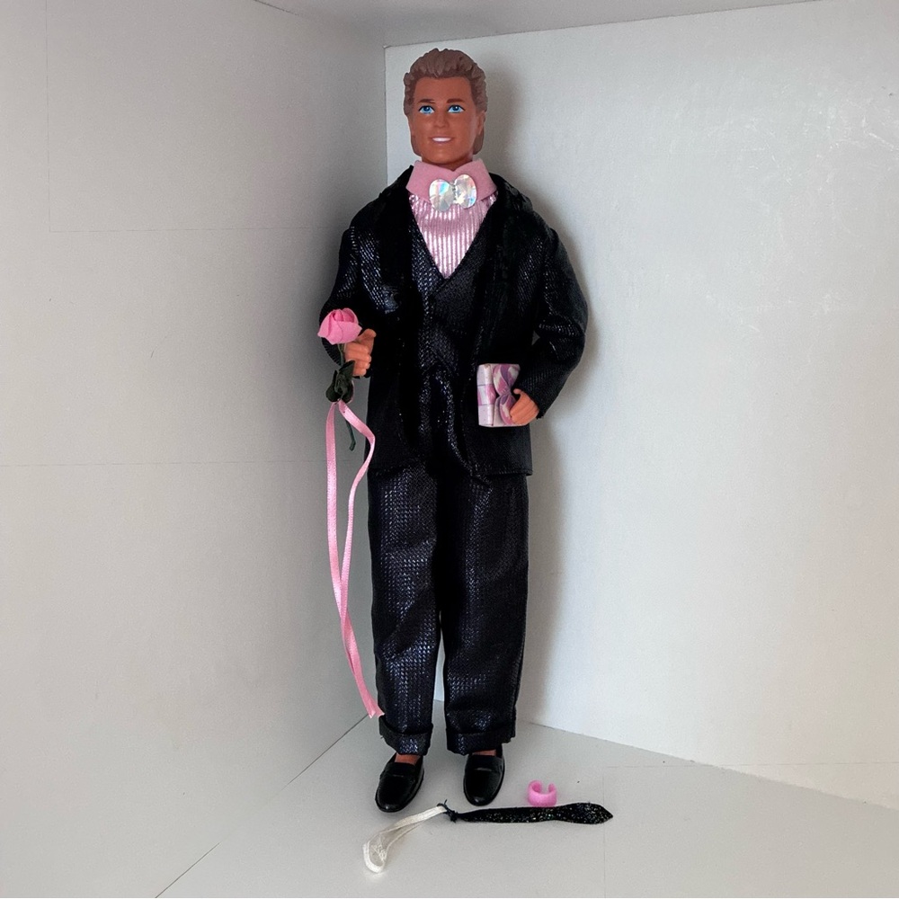 BARBIE    Sparkle Surprise Ken doll, with surprises for Barbie. 1991